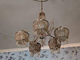 Люстри та бра.