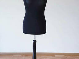 Манекен жіночий кравецький демонстраційний на дерев'яній підставці 52 розмір