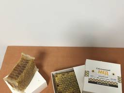 Мед стільниковий секційний