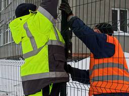 Монтаж паркану із сітки 3D