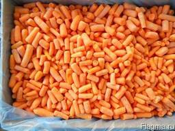 Морковка кубик 10х10мм замороженная в мешках по 25кг.