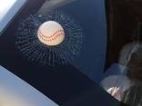 Наклейка на авто Мяч Бейсбольный в окне авто наклейка прикол - фото 2