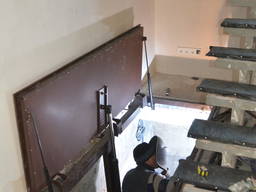 Напольный люк в подвал с электроприводом. "Броневик"