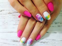 Нарощування нігтів в Полтаве