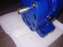 Насос шестеренный Г11-24