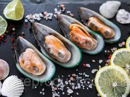 Новозеландские зеленые мидии в половинке ракушки