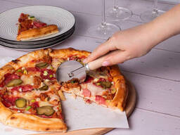 Нож колесо для пиццы роликовый с деревянной ручкой 17.5 см