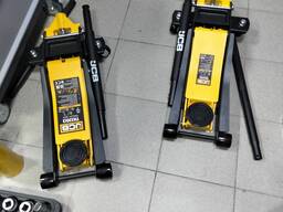 Обладнання для автосервісу та шиномонтажу