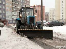 Очистка территории от снега в Киеве