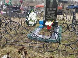 Ограды на кладбище, бетонные площадки их облицовка, памятники
