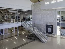 Ограждения перила поручни из нержавейки со стеклом для спорт сооружений в Киеве