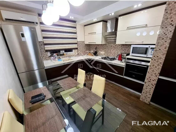 Оренда чотирикімнатої квартири в центрі міста
