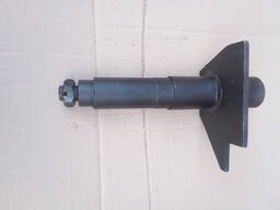 Ось СЗГ 00.671-01 в сборе с косынкой опорного колеса сеялки СЗ-3.6