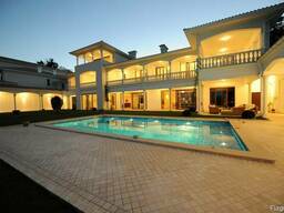 Особняк в первой линии от моря.