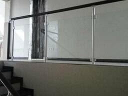 Перила с деревянным поручнем