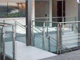 Перила ограждения поручни из нержавеющей стали и стекла для лестницы офиса в Киеве