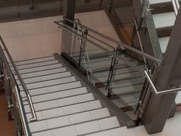 Перила ограждения поручни из нержавеющей стали со стеклом для лестницы офиса в Киеве