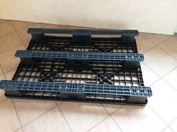 Пластиковый поддон перфорированный на лыжах 1200*800*150