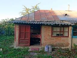 Полдома в Шамраевке.27 соток. Фундамент под новый дом.