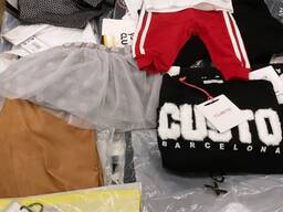 Поставка брендового одягу категорії КРЕМ з бірками