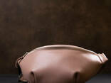 Женская кожаная сумка бананка на пояс розовая качественная 711359