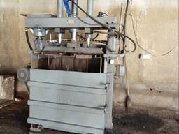 Пресс для прессовки втор сырья