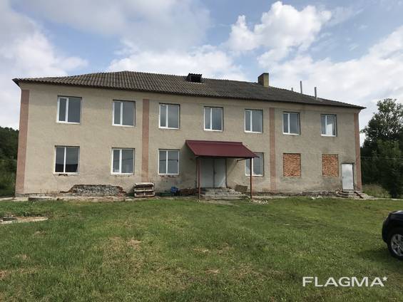Продається будинок під комерційну діяльність 20 км від Тернополя. Два поверхи.