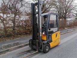 Продається електричний навантажувач Jungheinrich EFG215 (2004)