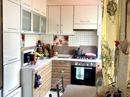Продам 3-Х перепланированную в 2-Х с кухней студией.