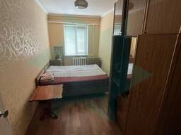 Продам. 3-к. кв. , 5/5, 12-й квартал, просп. Богдана Хмельницького