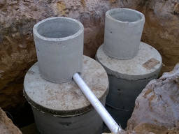 Продам бетонні кільця круги Копання септиків під ключ септик