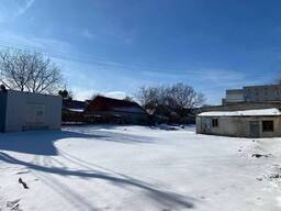 Продам комерційне приміщення з великою територією