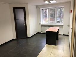 Продам. Офіс 55 кв. м. 1/5, просп. Науки (Гагаріна), 125.