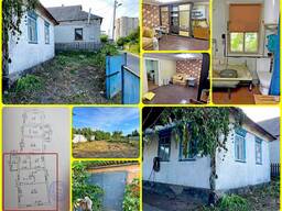 Продам півбудинку в центрі.