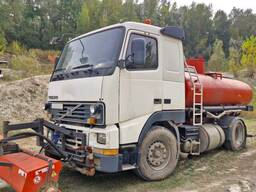 Продам поливомийну, вбиральну машину Volvo FH12