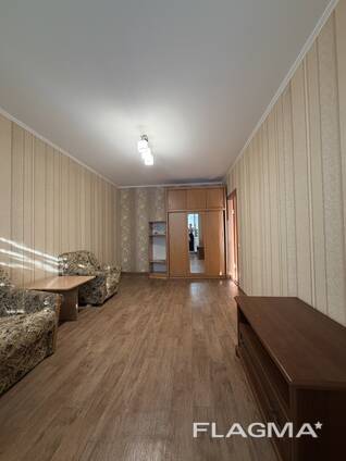 Продаж 1 кімн. кв. Небесної Сотні,5/9
