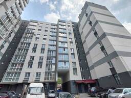 Продаж 2к квартири 75 кв. м на вул. Білогірська