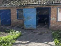 Продаж частини будинку з окремим правом власності.