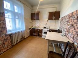 Продаж просторої 2-к сталінки у Саксаганському р-н