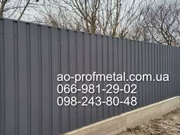 Профнастил графітового кольору RAL 7024 з матовою поверхнею.