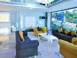 Просторная трехкомнатная квартира  130 м2  6 этаж в 9-м. .. - фото 1
