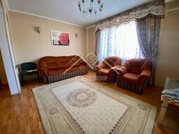 Просторий будинок у центрі міста з гостьовим будинком та великою ділянкою!