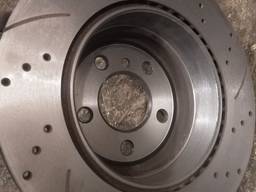 Проточка тормозних дисків.