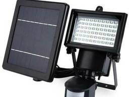 Прожектор на солнечной батарее 60 LED с датчиком, светильник