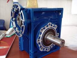 Редуктори, мотор-редуктори та єлектродвигуни.