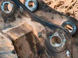 Ремонт спецтехніки - відновлення отворів стріли, ковша та ін