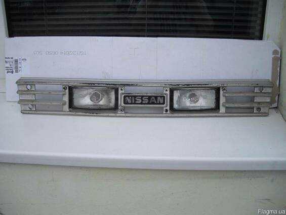 Решетка радиатора Nissan Bluebird