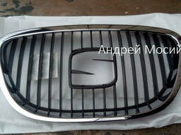 Решетка радиатора Seat Leon 2005 - 2012 г.