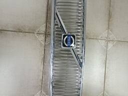 Решітка радіатора Volvo V70  08693346