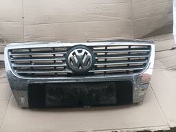 Решітка радіатора VW Passat B6 3C0853651AH
